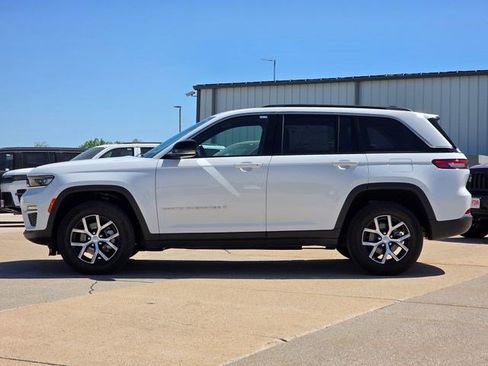 Used 2024 Jeep Grand Cherokee Limited AWD/4WD image 5