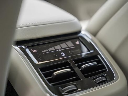 New 2027 Volvo XC60 B5 Ultra AWD/4WD image 34