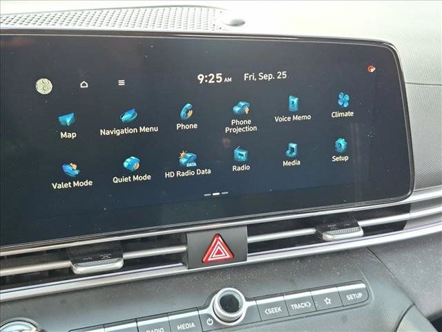 Used 2024 Hyundai Elantra SEL FWD image 13