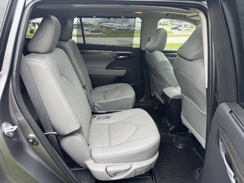 Used 2023 Toyota Highlander Platinum AWD/4WD image 14