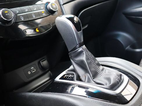 Used 2020 Nissan Rogue S FWD image 50