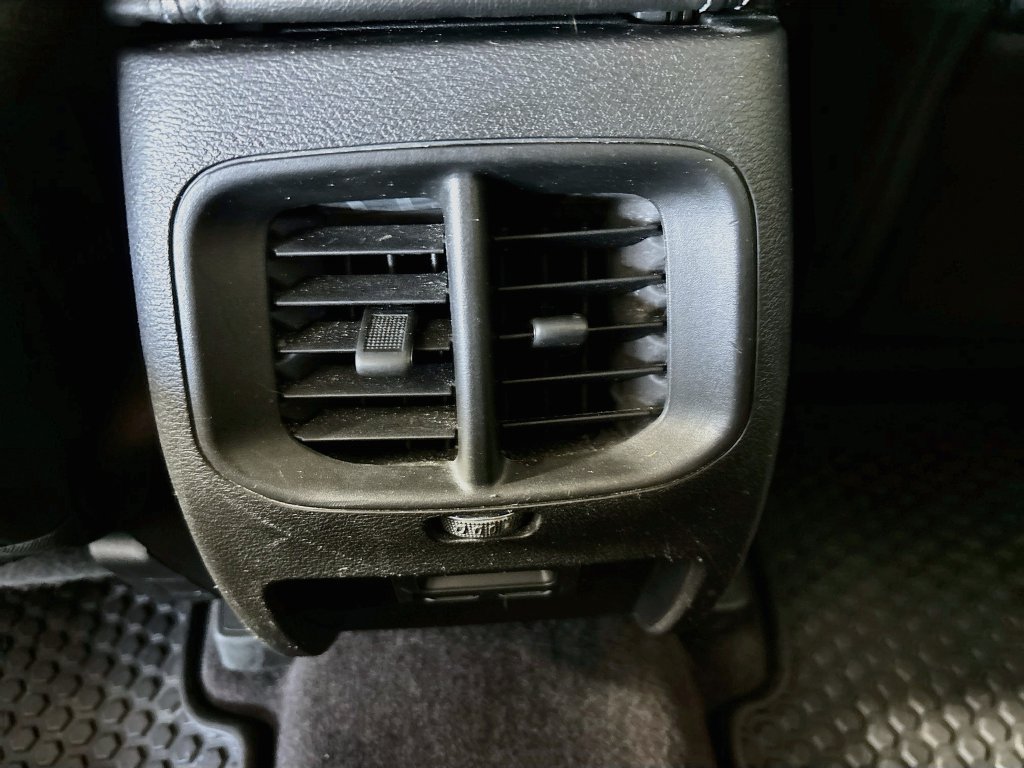 Used 2019 Jeep Cherokee Latitude Plus w/ Cold Weather Group AWD/4WD image 23