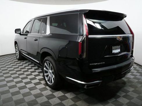 Used 2023 Cadillac Escalade ESV Premium Luxury Platinum image 3