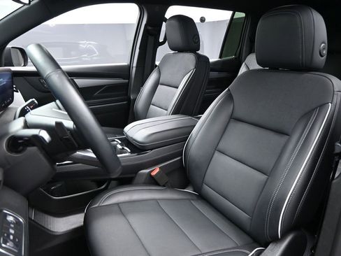 Used 2025 Buick Enclave Preferred image 9