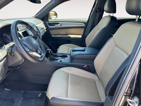 Used 2021 Volkswagen Atlas Cross Sport SE FWD image 17