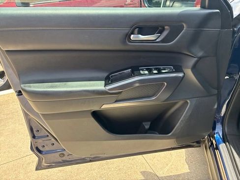 Used 2024 Nissan Pathfinder SL w/ SL Premium Package FWD image 19