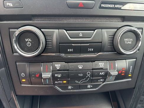 Used 2017 Ford Explorer XLT w/ XLT Technology Feature Bundle image 26