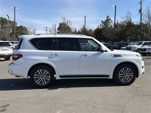 Used 2024 Nissan Armada SL w/ Captain's Chairs Package image 7