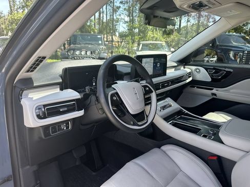 Used 2025 Lincoln Aviator Reserve w/ Luxury Package AWD/4WD image 10