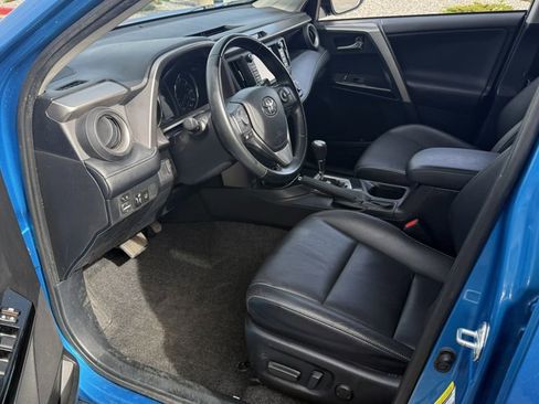 Used 2018 Toyota RAV4 Limited AWD/4WD image 3