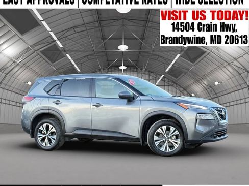 Used 2021 Nissan Rogue SV image 1