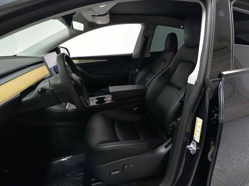 Used 2024 Tesla Model Y Long Range image 7