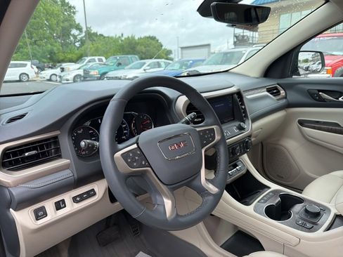 Used 2023 GMC Acadia Denali w/ Denali Technology Package FWD image 16