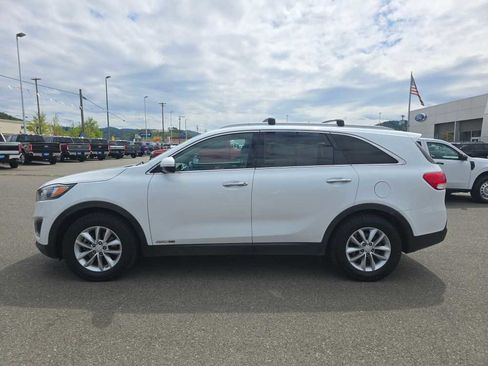 Used 2018 Kia Sorento LX w/ LX V6 Convenience Package AWD/4WD image 2