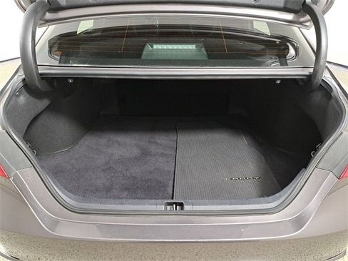 Used 2023 Toyota Camry SE image 10