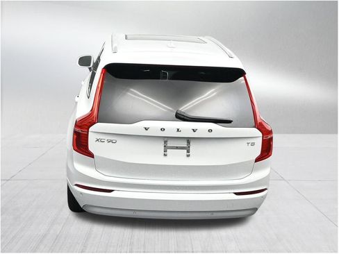 Used 2022 Volvo XC90 T5 Momentum FWD image 18