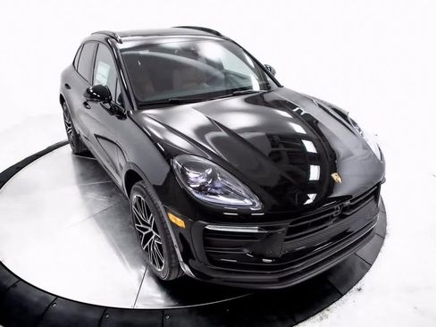 Certified 2025 Porsche Macan image 39