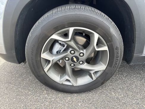 Used 2025 Chevrolet Trax LT w/ Driver Confidence Package image 6