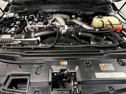 Used 2022 Ford F350 Lariat w/ Black Appearance Package image 9