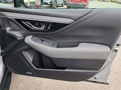 Used 2025 Subaru Outback Onyx Edition image 17