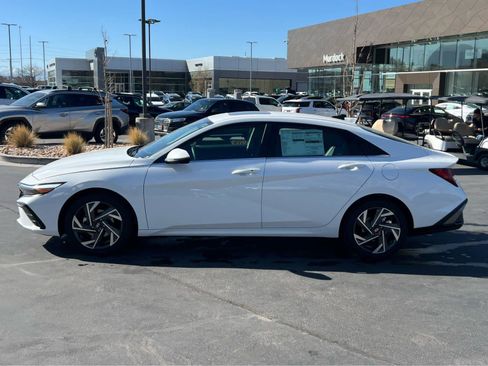 New 2026 Hyundai Elantra Limited FWD image 12