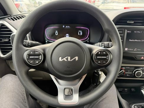Used 2024 Kia Soul LX FWD image 17