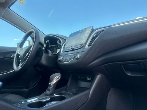 Used 2025 Chevrolet Malibu LS FWD image 30