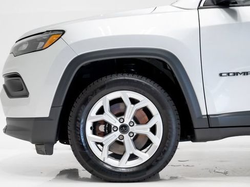 Used 2025 Jeep Compass Latitude AWD/4WD image 31