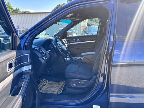 Used 2017 Ford Explorer XLT AWD/4WD image 10