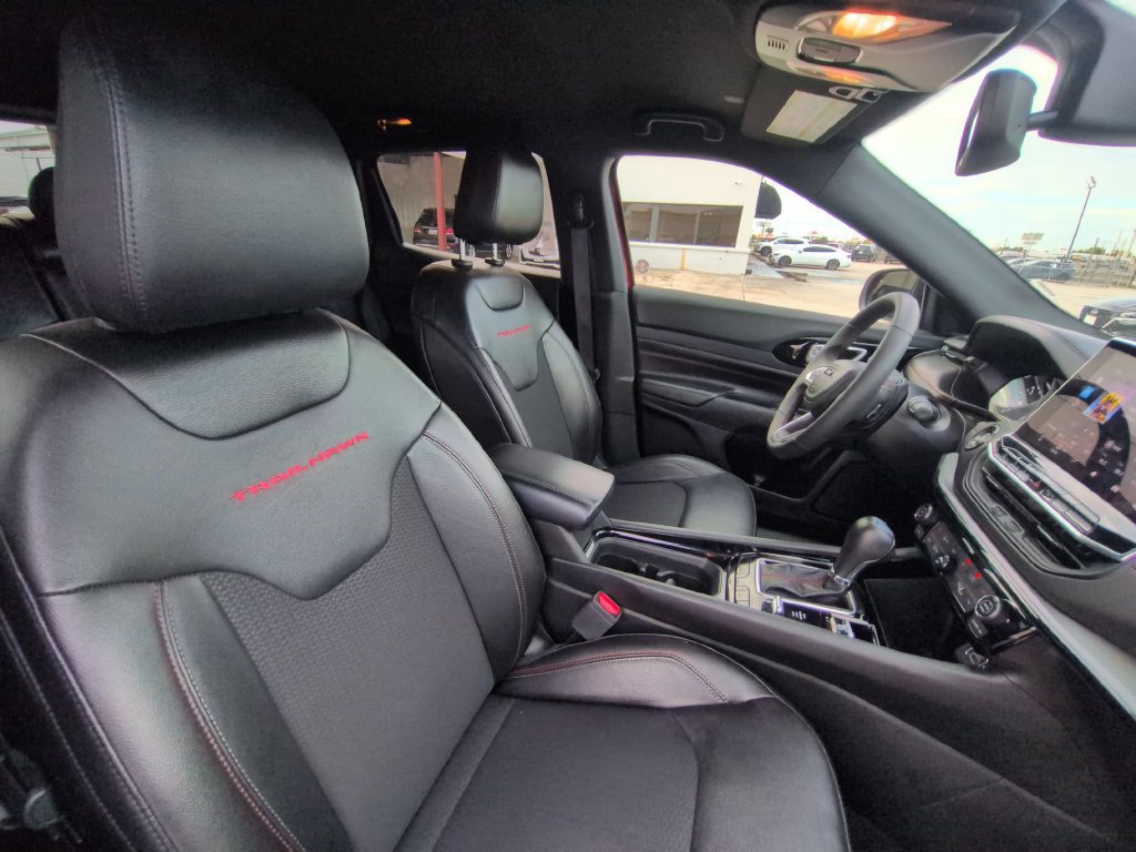 Used 2025 Jeep Compass Trailhawk AWD/4WD image 27