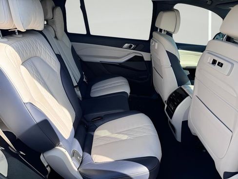 Used 2020 BMW X7 xDrive40i w/ Luxury Seating Package AWD/4WD image 29