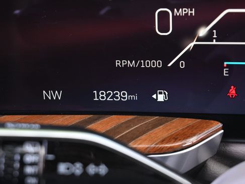 Used 2025 Cadillac Escalade ESV Sport Platinum w/ LPO, ONYX Package AWD/4WD image 21