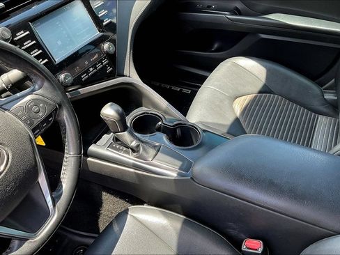 Used 2019 Toyota Camry SE FWD image 9
