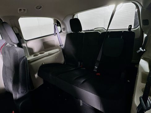 Used 2019 Dodge Grand Caravan SE image 26