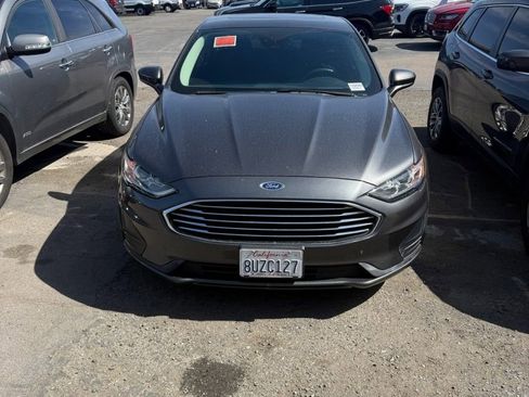 Used 2020 Ford Fusion SE FWD image 2