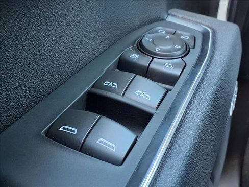 New 2026 GMC Sierra 1500 SLT image 16