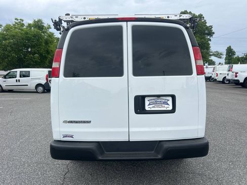 Used 2017 Chevrolet Express 2500 RWD image 8