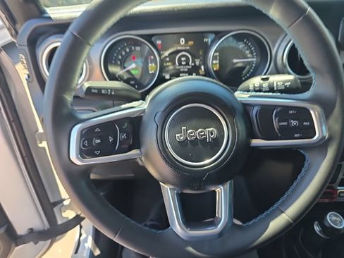Used 2023 Jeep Wrangler Unlimited Rubicon 4xe AWD/4WD image 16