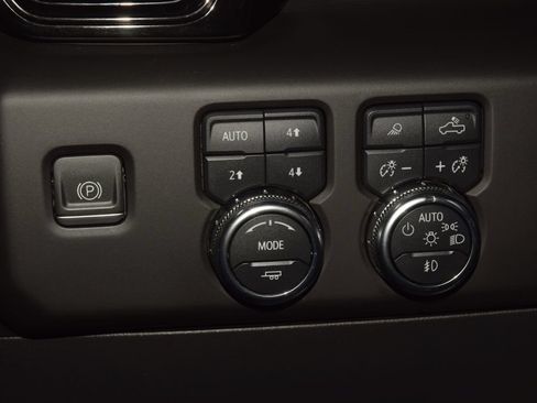 Used 2023 GMC Sierra 1500 AT4 w/ AT4 Premium Package AWD/4WD image 34