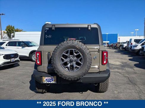 New 2025 Ford Bronco Badlands image 4