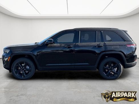 New 2025 Jeep Grand Cherokee Limited w/ Luxury Tech Group II AWD/4WD image 8