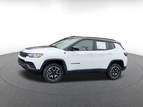 Used 2025 Jeep Compass Trailhawk image 8