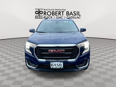 Used 2023 GMC Terrain SLE w/ Driver Convenience Package AWD/4WD image 3