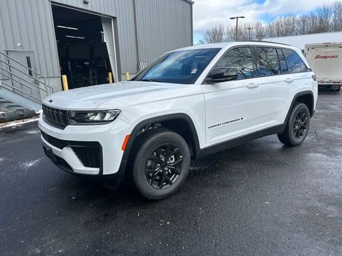 New 2026 Jeep Grand Cherokee Altitude image 9