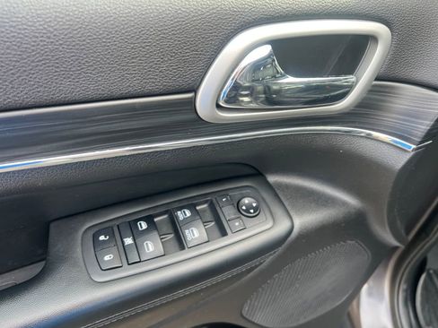 Used 2019 Jeep Grand Cherokee Limited w/ Luxury Group II image 11