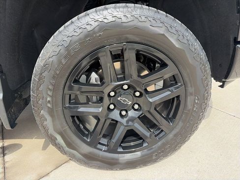 Used 2024 Chevrolet Silverado 1500 Custom Trail Boss w/ Dark Appearance Package AWD/4WD image 22