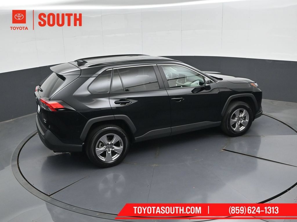 Used 2025 Toyota RAV4 XLE AWD/4WD image 43