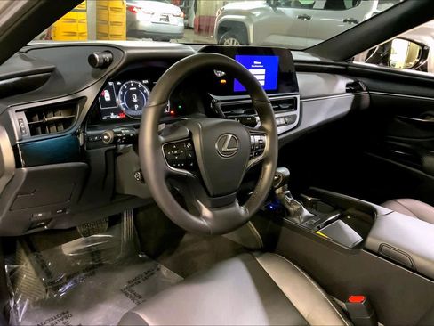 Used 2025 Lexus ES 350 w/ Premium Package image 17