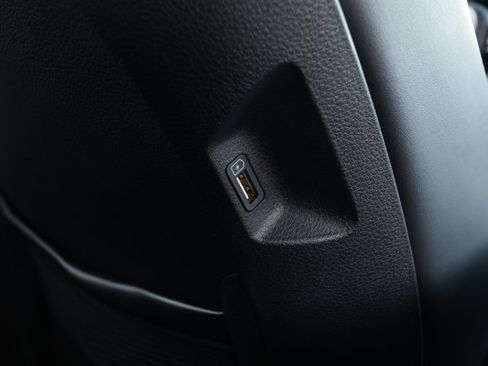 Used 2023 Kia Carnival LX FWD image 32