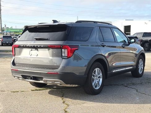 Used 2025 Ford Explorer Active w/ Active Comfort Package RWD image 5